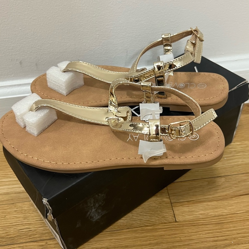 Cloverlay gold flat sandal size 6